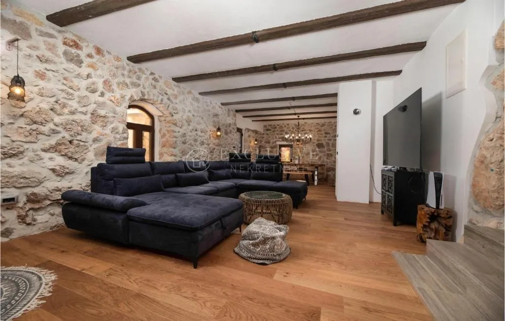 otok krk, vrbnik - kamena vila s bazenom - slika 13