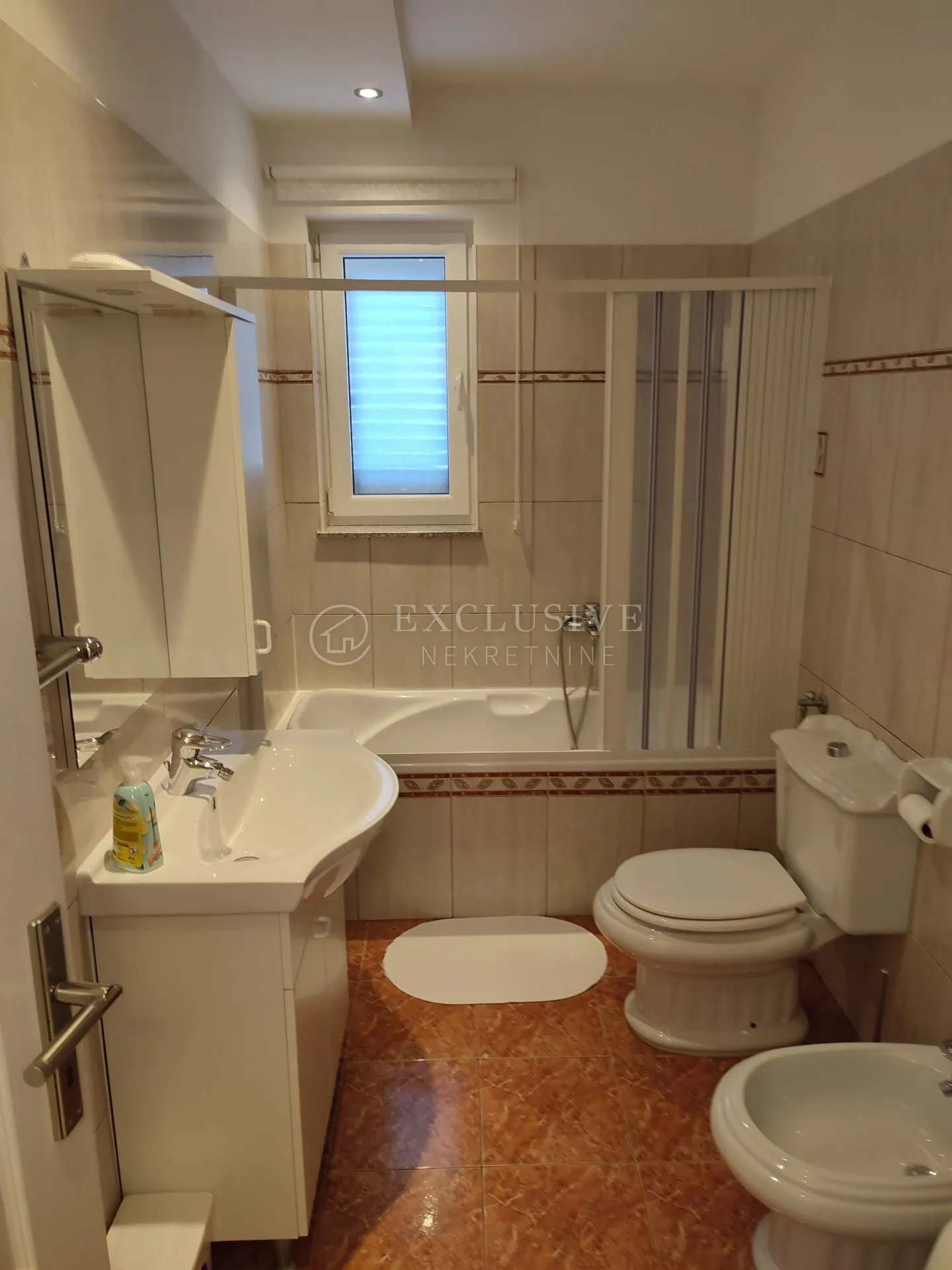 ika - oprić - apartman od dvije stambene jedinice sa bazenom - slika 15