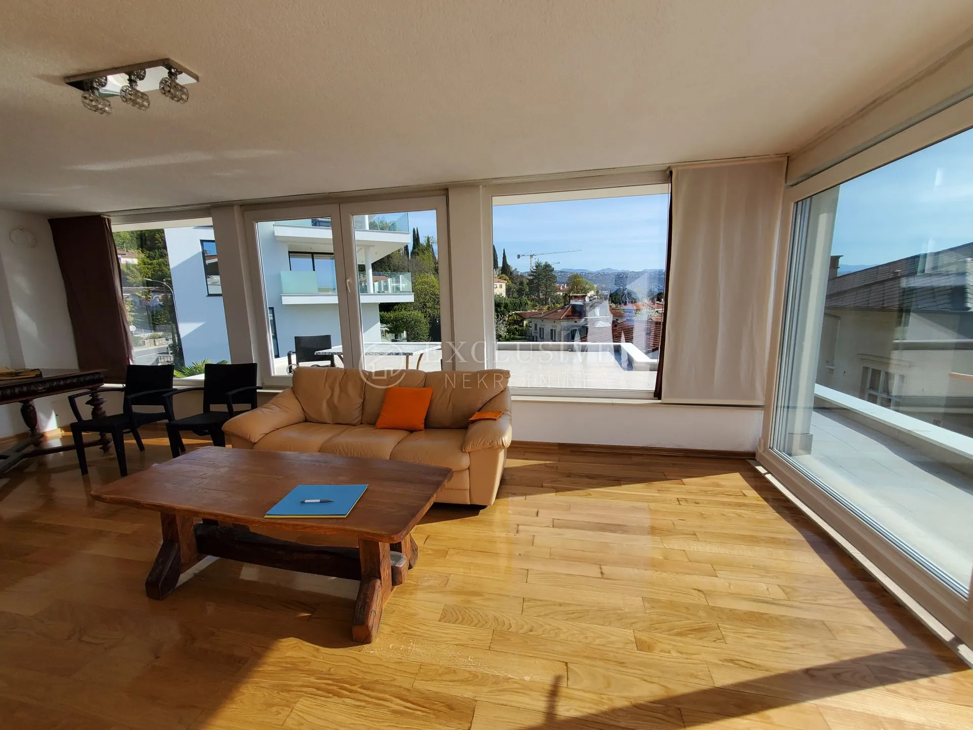 opatija-centar stan u vili 200m2 s parkingom - slika 8