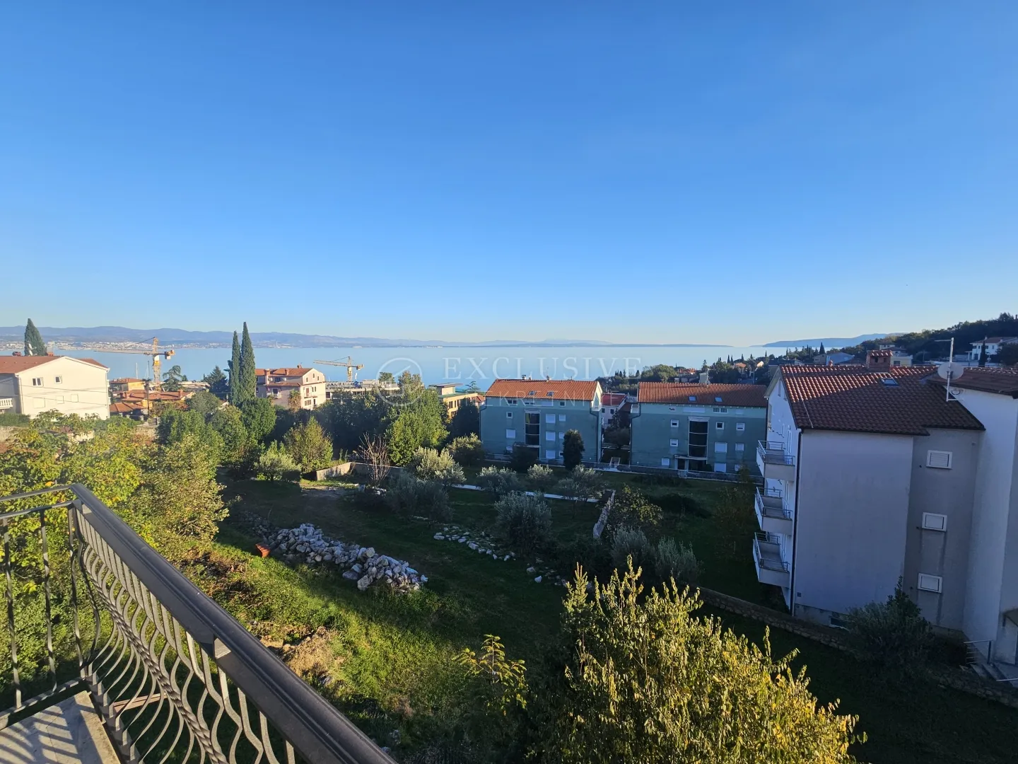 ičići-novouređeni 4 sobni stan sa velikom garažom - slika 17