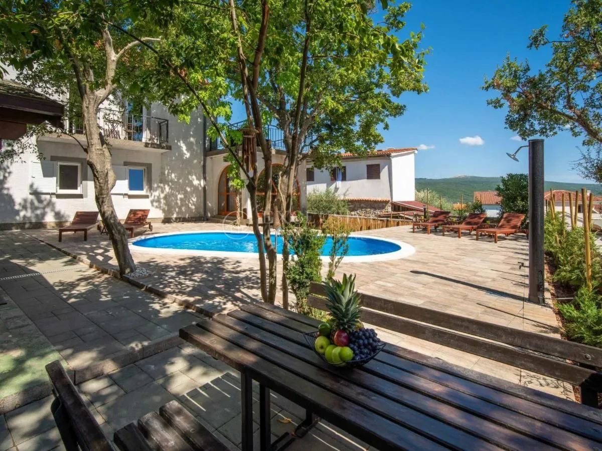 otok krk, krk - samostojeća kuća s bazenom - slika 16