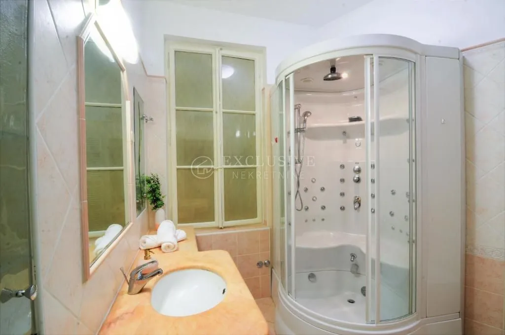 opatija dvoetažni stan u vili 100m od mora - slika 9
