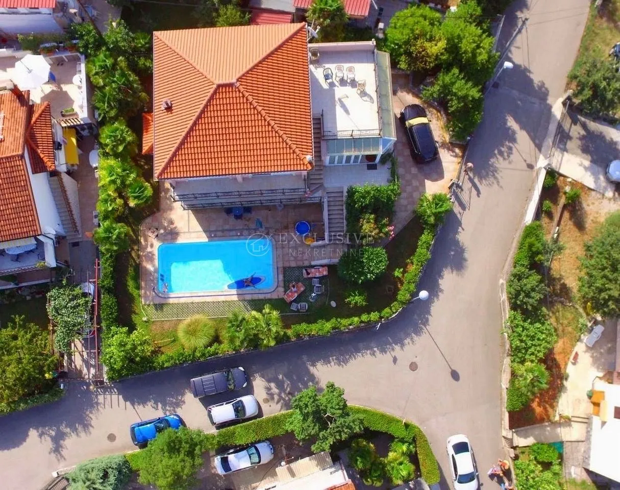 MALINSKA KUĆA 100m OD MORA !! - Malinska, Malinska-Dubašnica