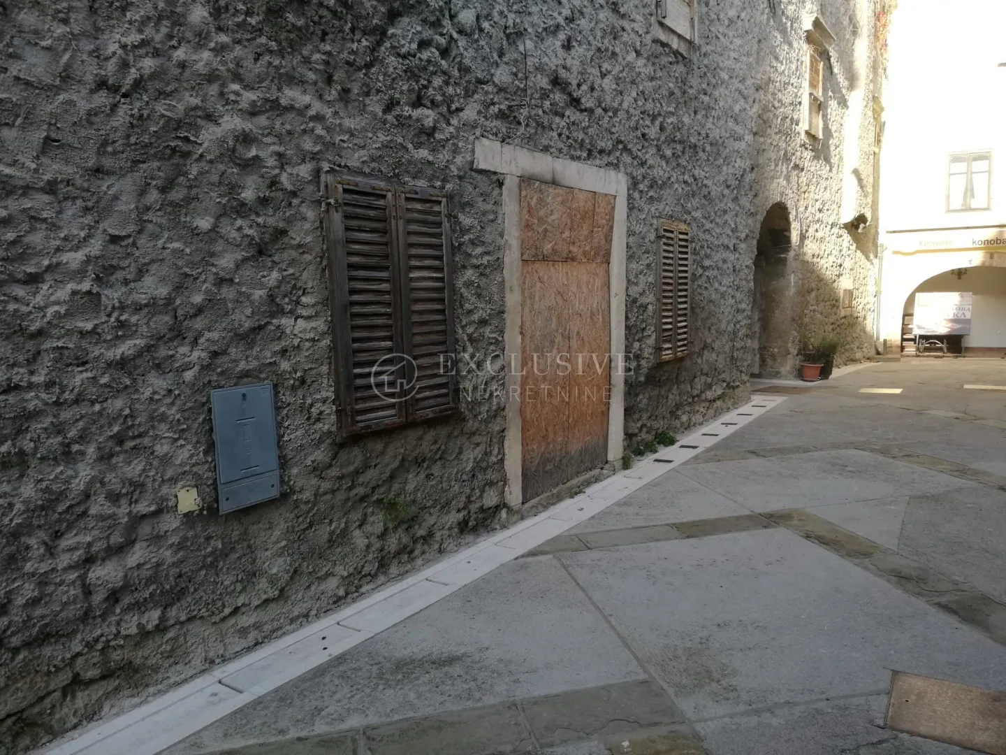 senj, centar, zgrada 450 m2 za adaptaciju - slika 10