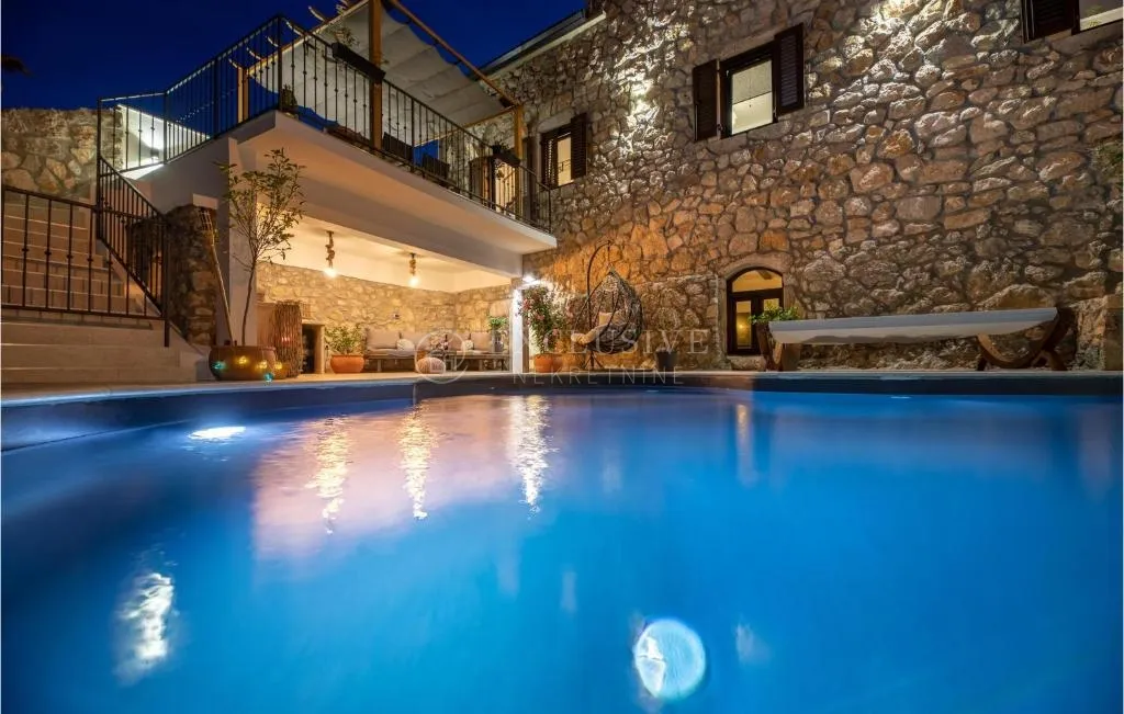 otok krk, vrbnik - kamena vila s bazenom - slika 12