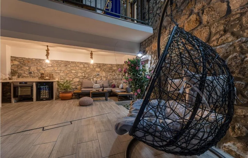 otok krk, vrbnik - kamena vila s bazenom - slika 38