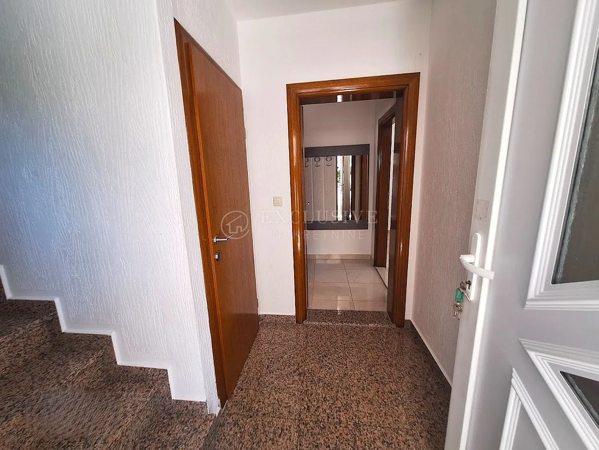 crikvenica - dvojna kuća s bazenom - slika 11