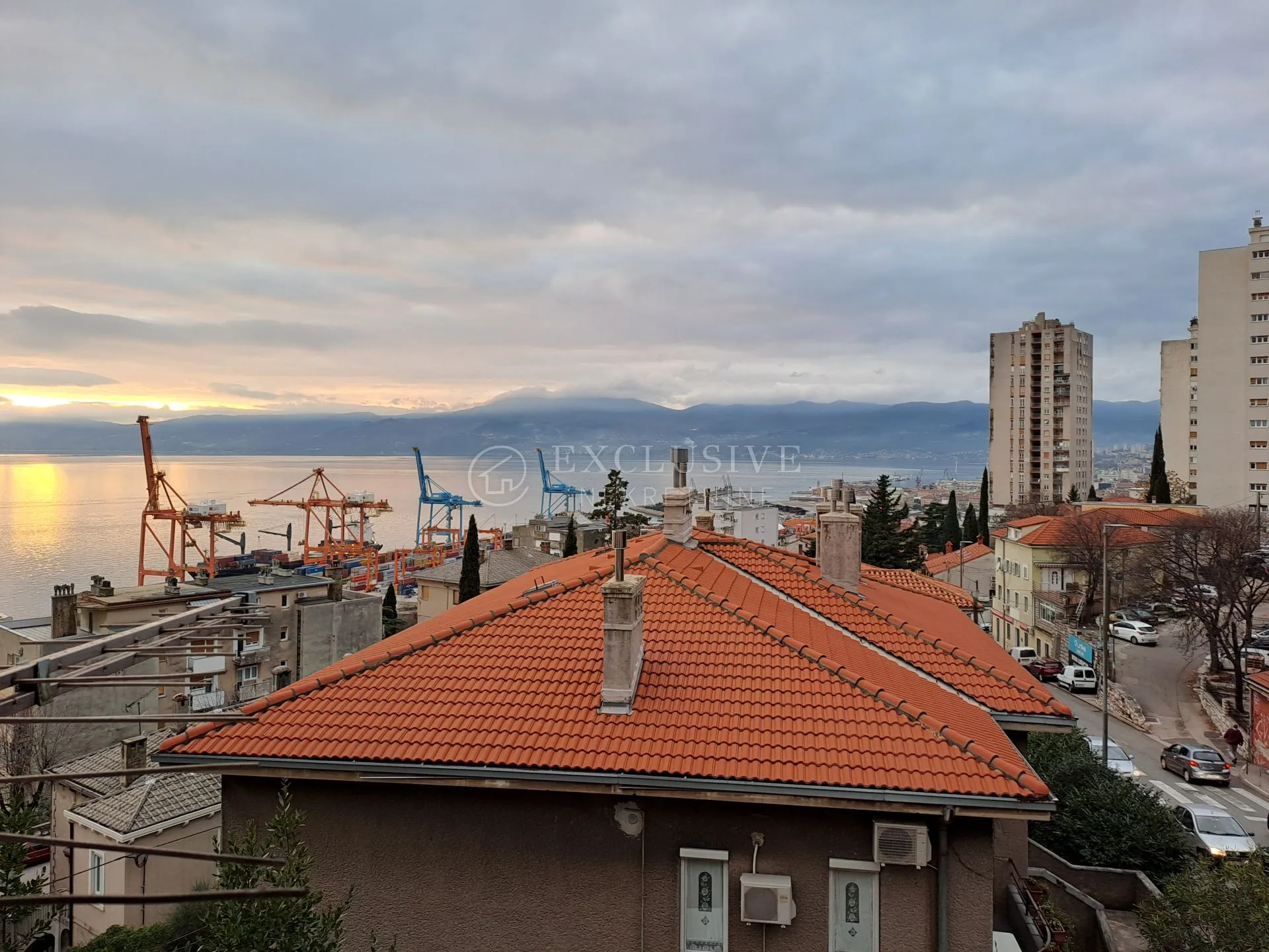 rijeka, krimeja, 3s+db 87m2 s pogledom na more - slika 3