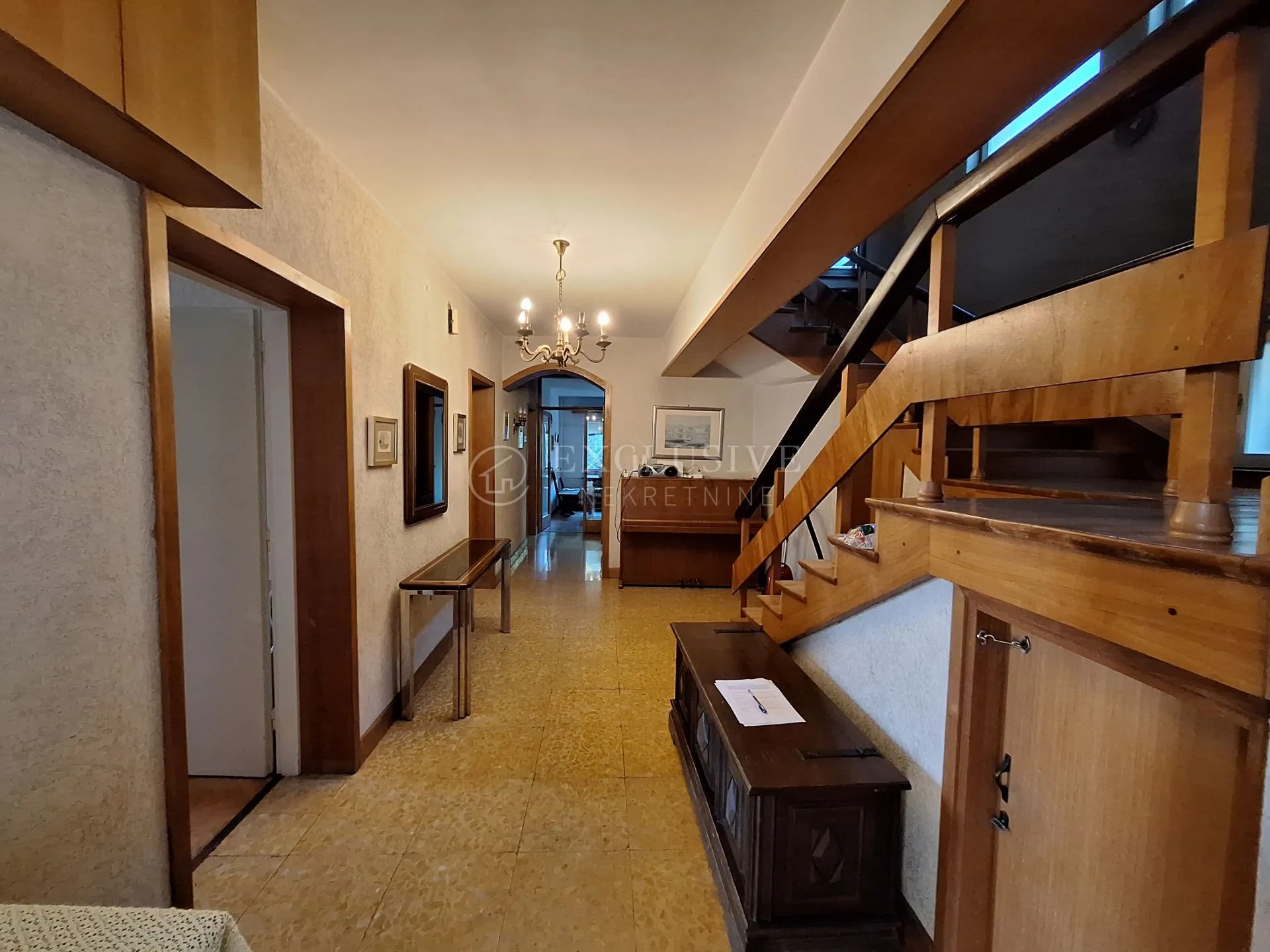 selce - vila na odličnoj lokaciji - slika 28