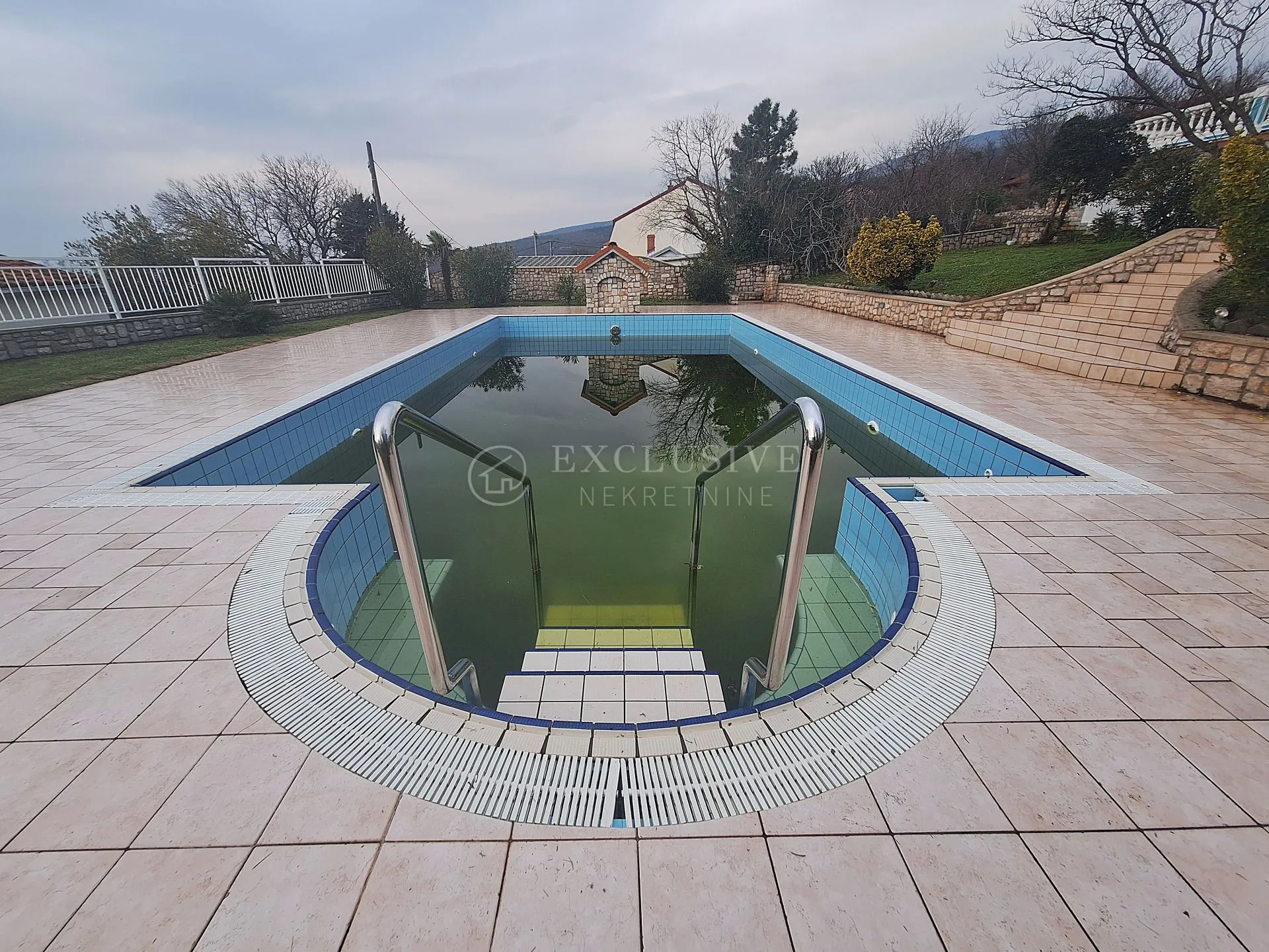jadranovo - apartmanska vila s bazenom - slika 31