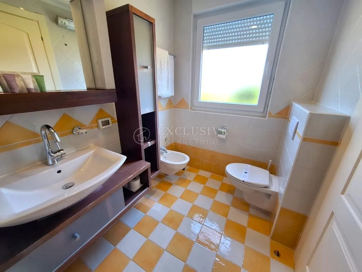 umag - ekskluzivni apartman s panoramskim pogledom na more - slika 12