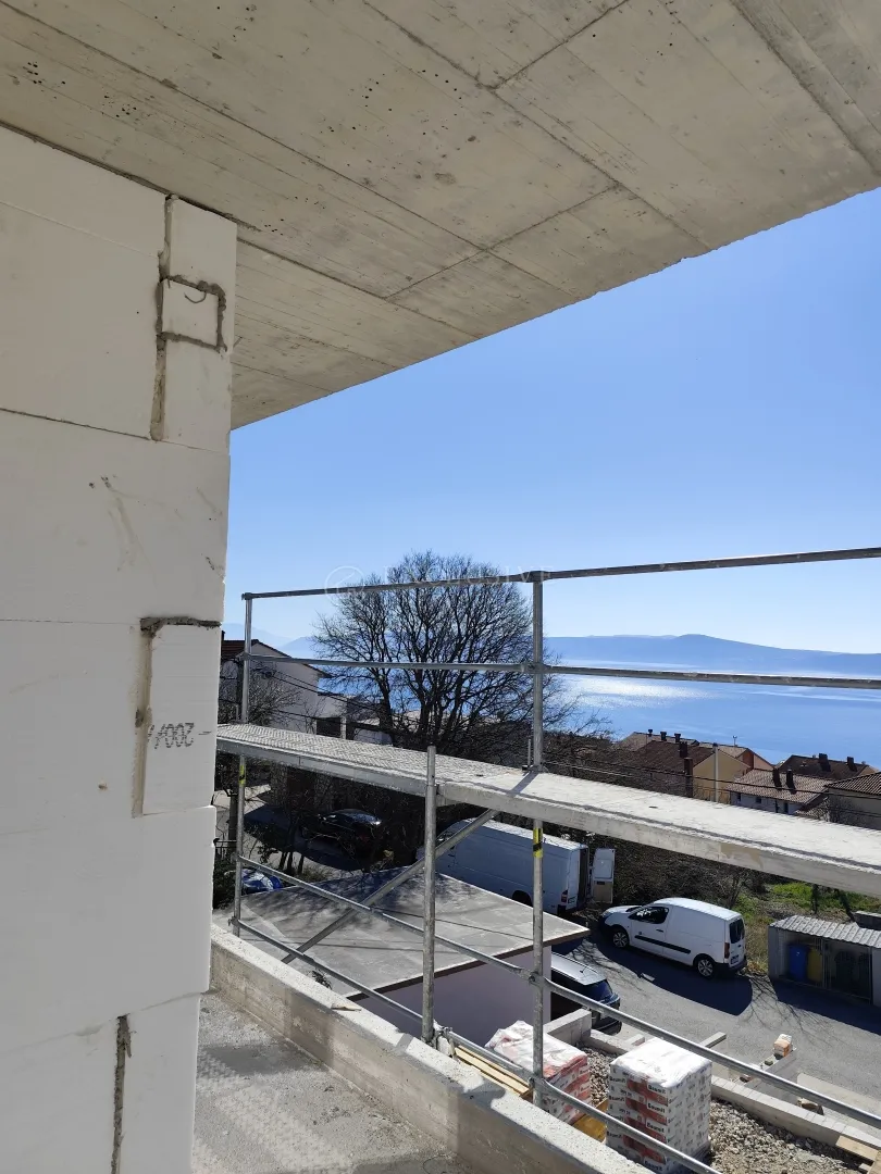 kuća -novogradnja - 2 stana-bazen-parking-pogled - slika 9