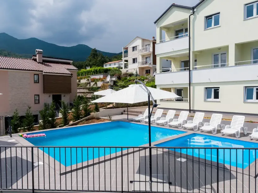 ičići dvoetažni stan 136m2 - slika 7
