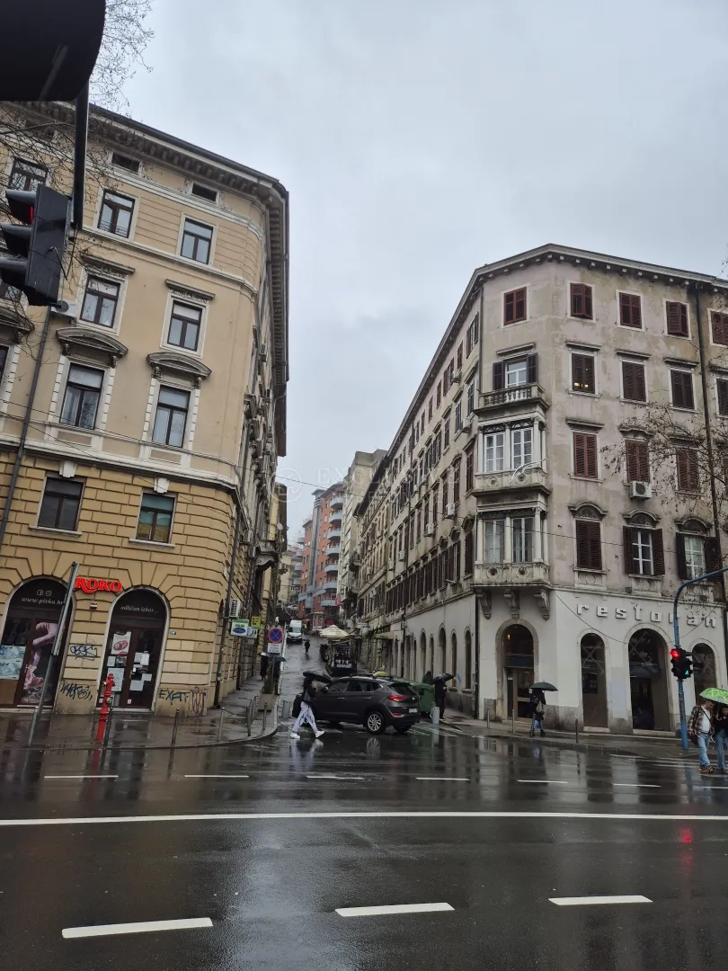 Rijeka, centar, Brajda, 4s kl 121 m2 sa garsonijerom i balkonom