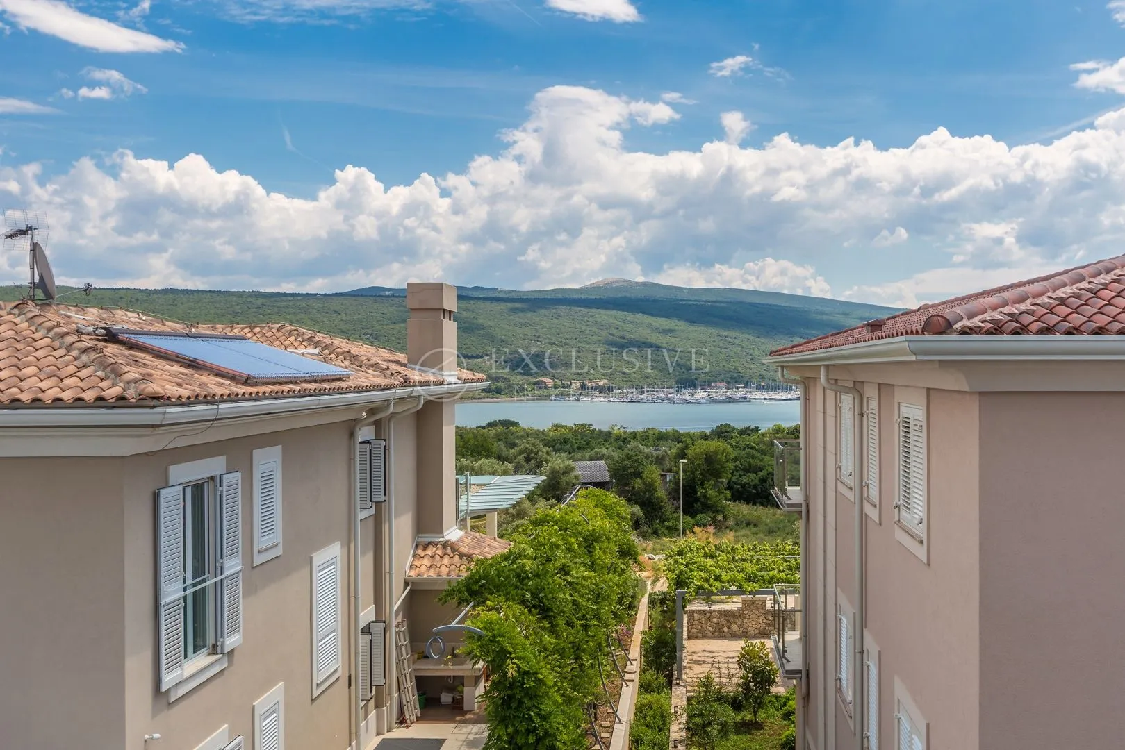 krk - moderna vila s bazenom i pogledom na more - slika 7