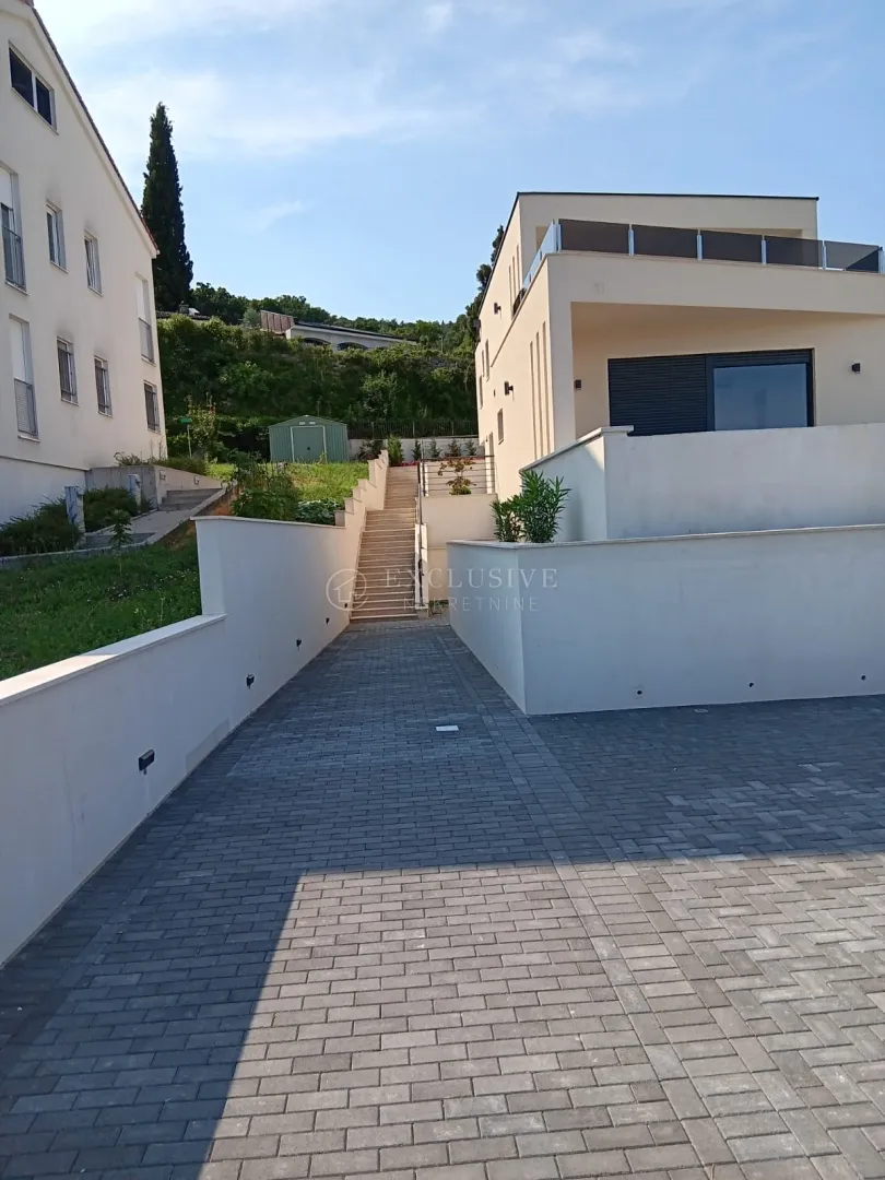 lovran moderna villa u blizini mora ! - slika 4