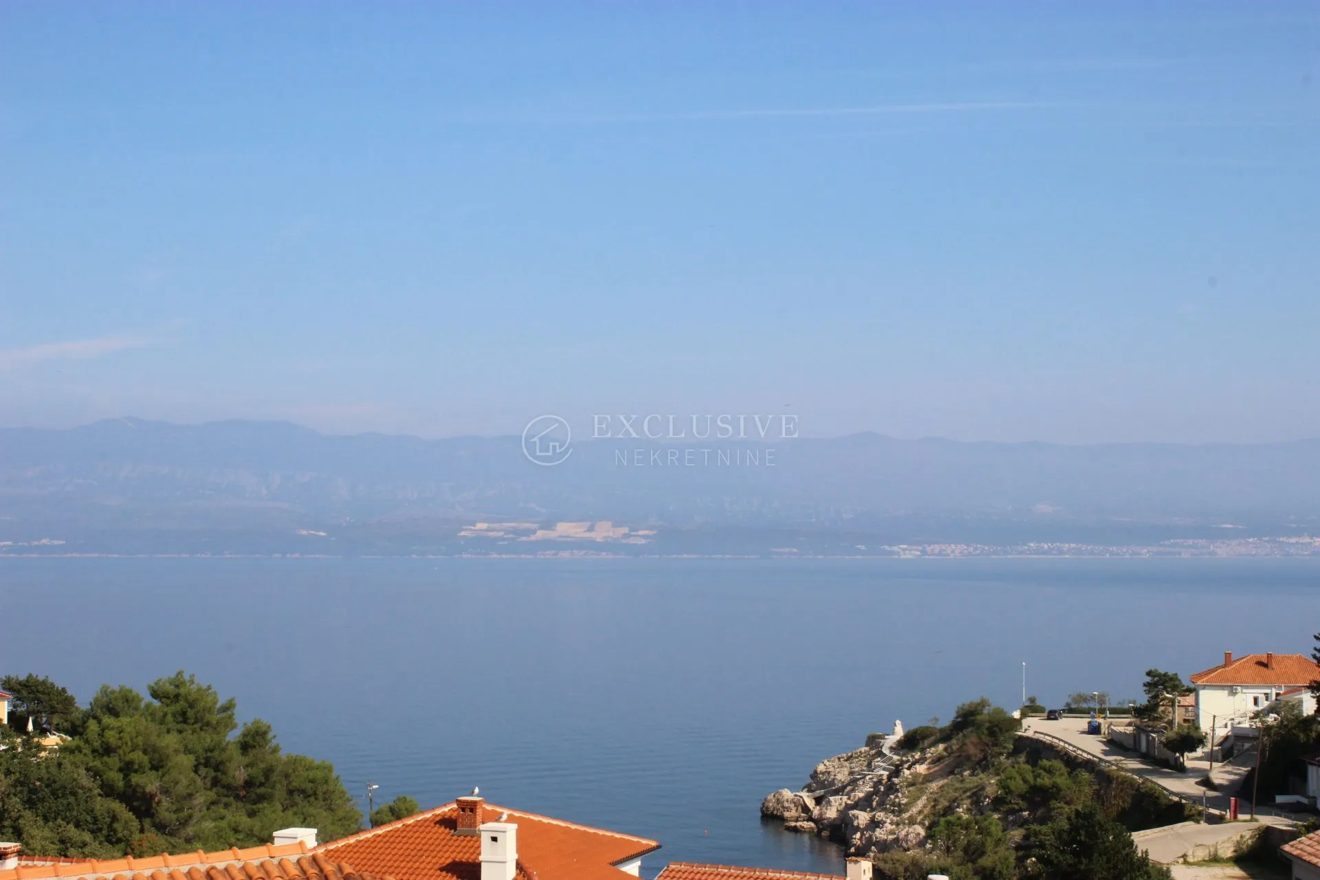 krk, vrbnik - prekrasna apartmanska vila u prvome redu do mora - slika 25