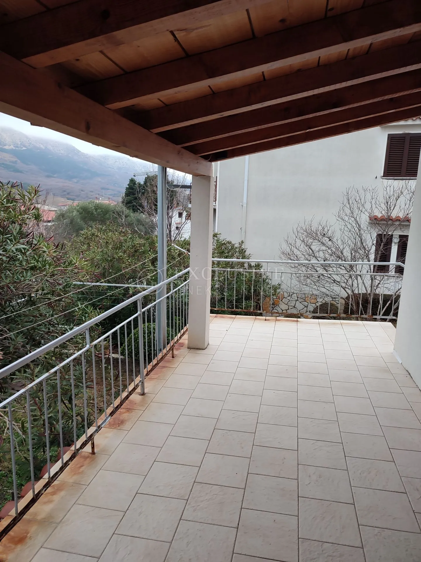 krk-jurandvor - dvoetažni apartman + zaseban apartman, terasa, vrt, parking - slika 14