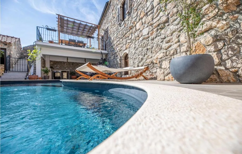 otok krk, vrbnik - kamena vila s bazenom - slika 30