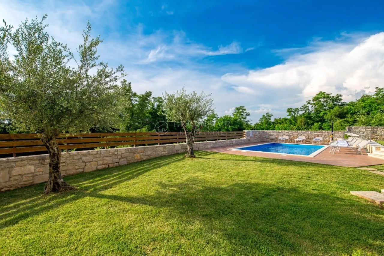 istra, tinjan - prekrasna kamena vila s bazenom - slika 12
