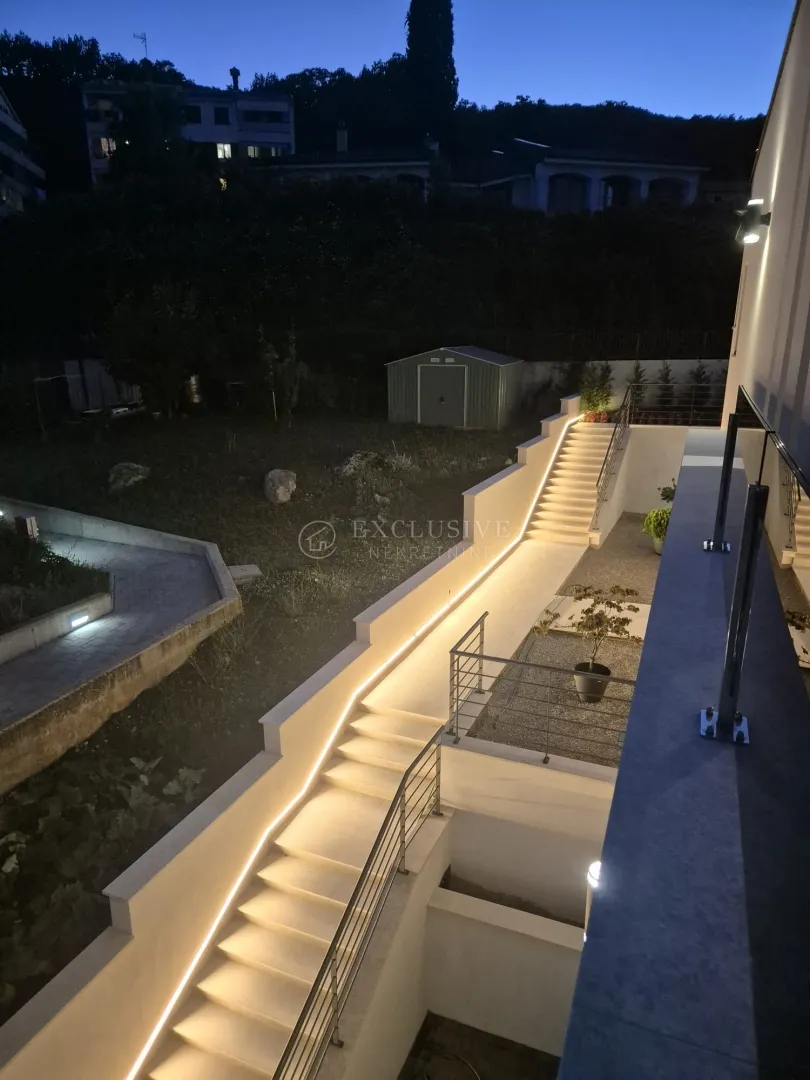 lovran moderna villa u blizini mora ! - slika 16