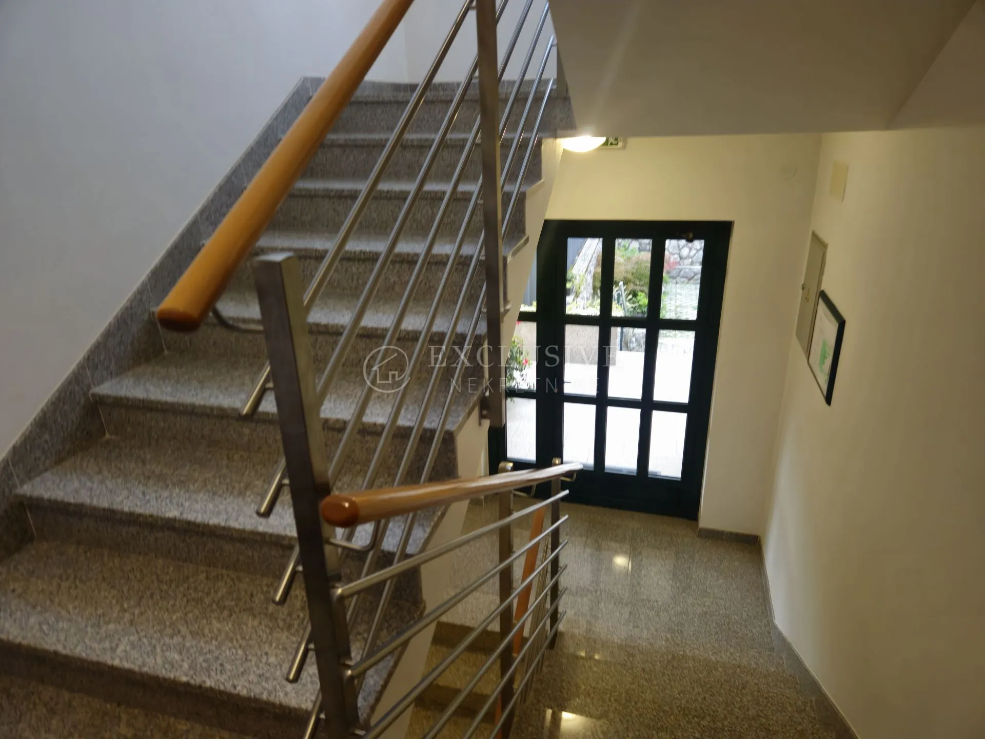 ičići-stan s garažom na 2 katu- preporučamo - slika 4