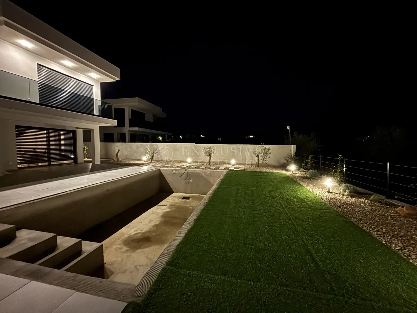 otok krk - samostojeća vila s pogledom na more - slika 25