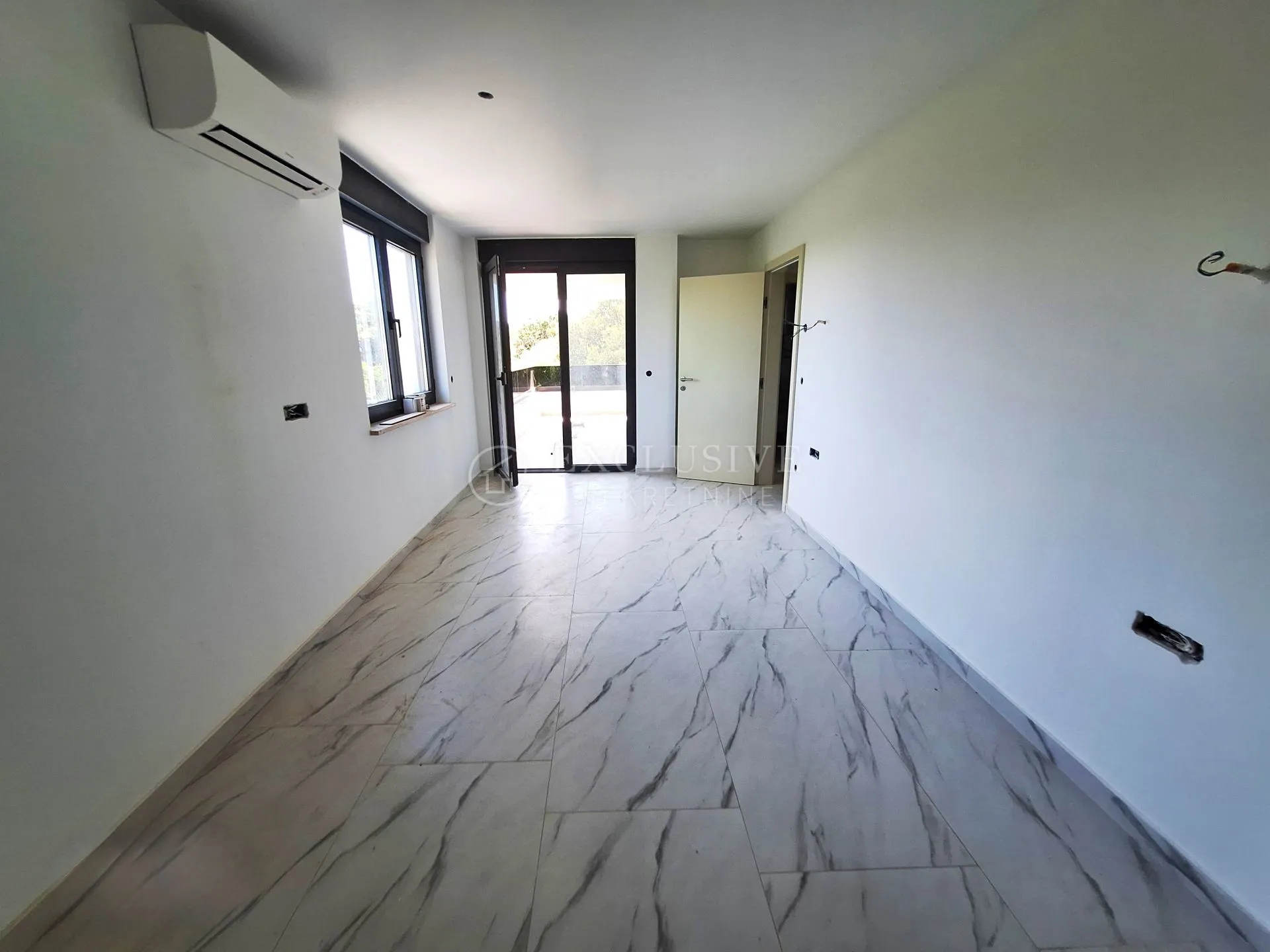 krk - prestižan dvoetažni apartman u novogradnji - slika 21