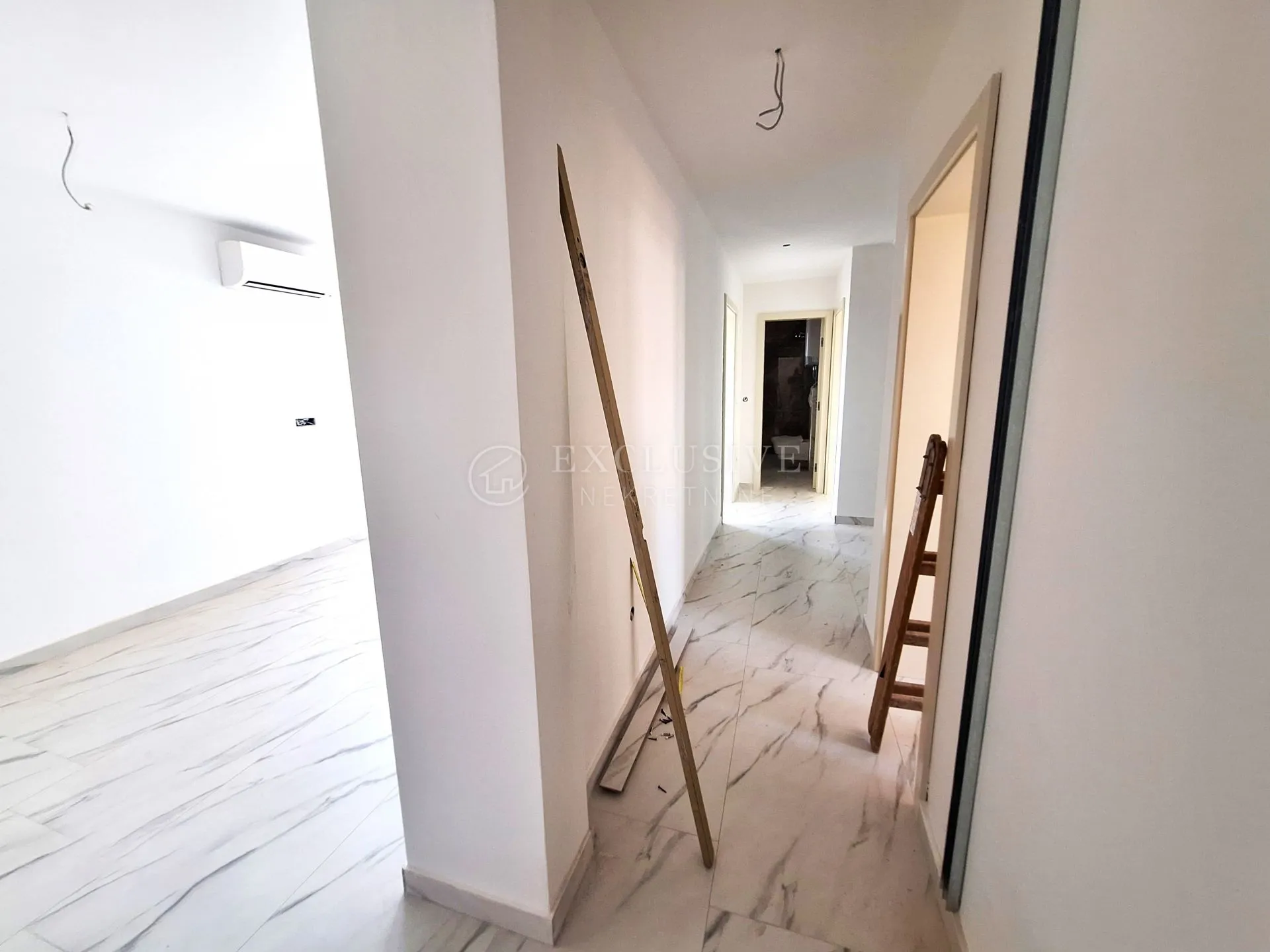 krk - prestižan dvoetažni apartman u novogradnji - slika 27