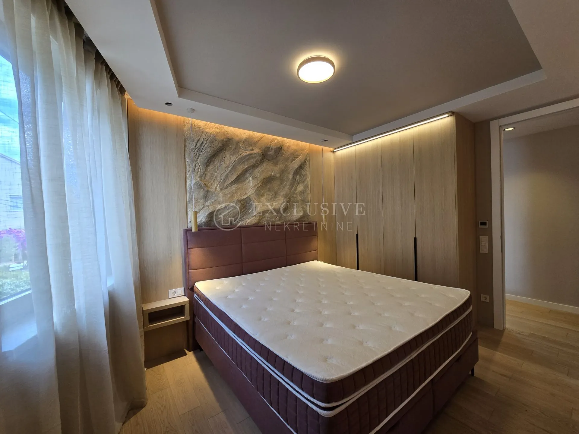 opatija – dugoročni najam – namješten stan 2s+db u strogom centru s pogledom na more i parkirnim mjestom - slika 3