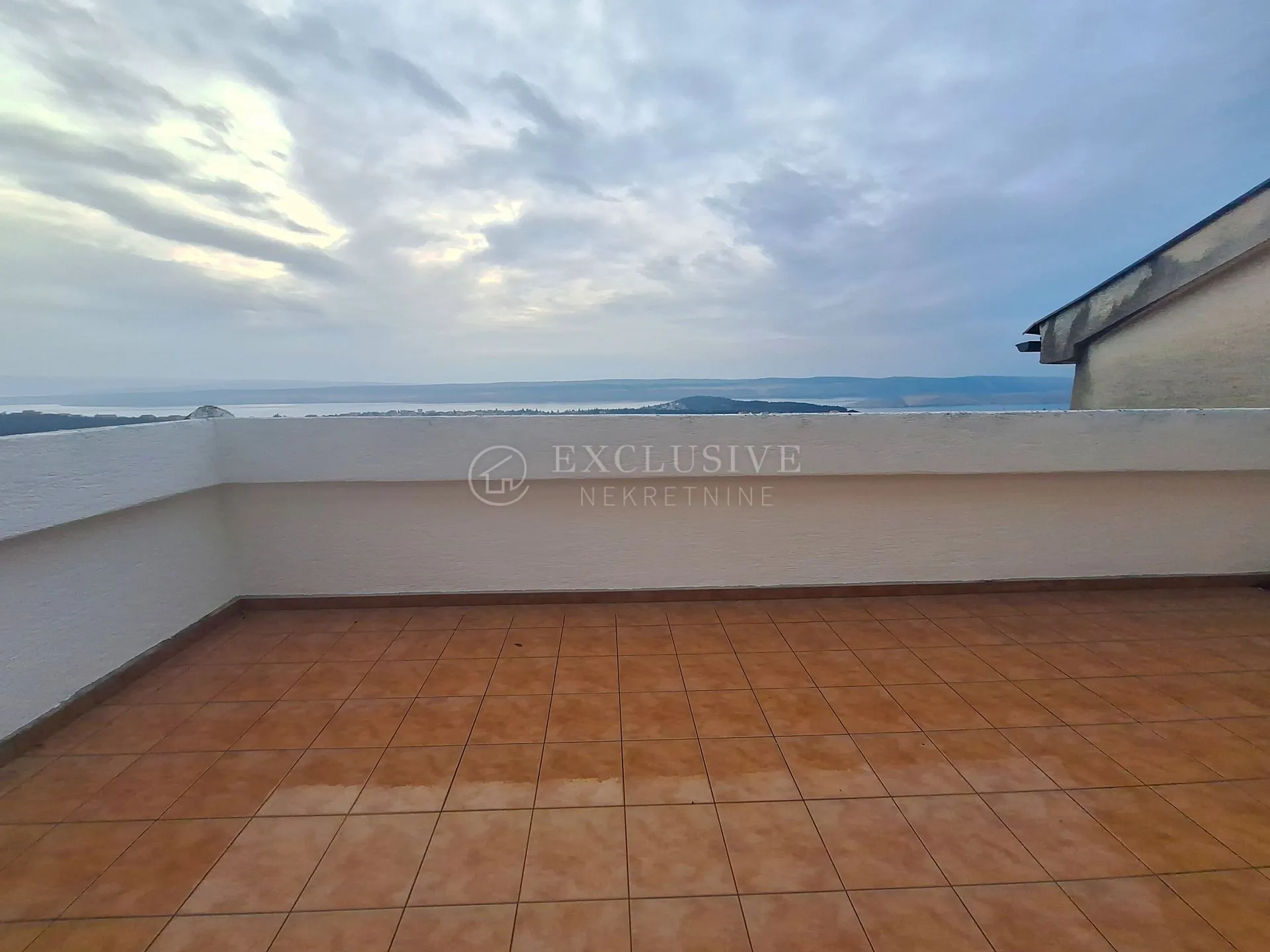 jadranovo - apartmanska vila s bazenom - slika 22
