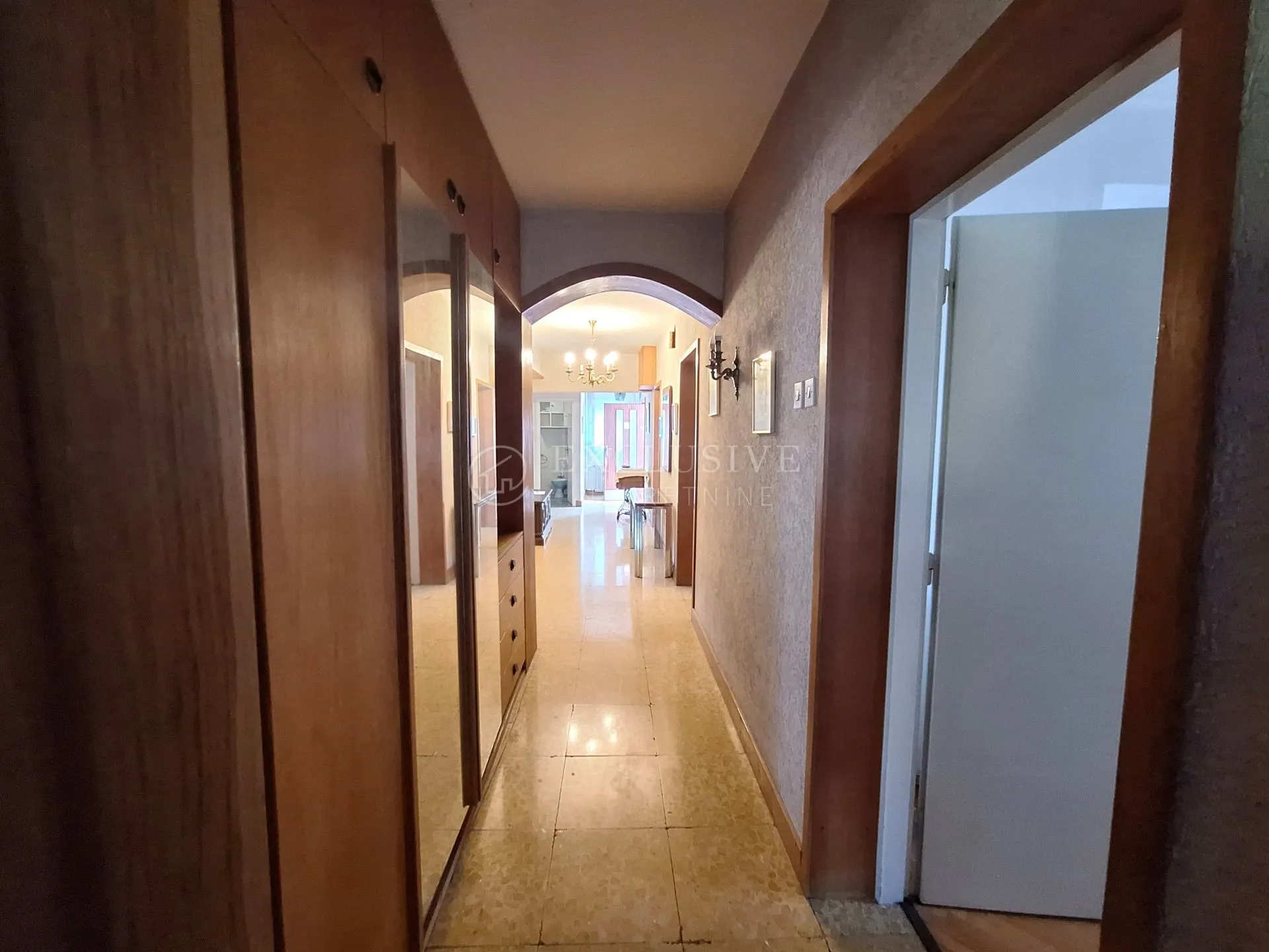 selce - vila na odličnoj lokaciji - slika 12