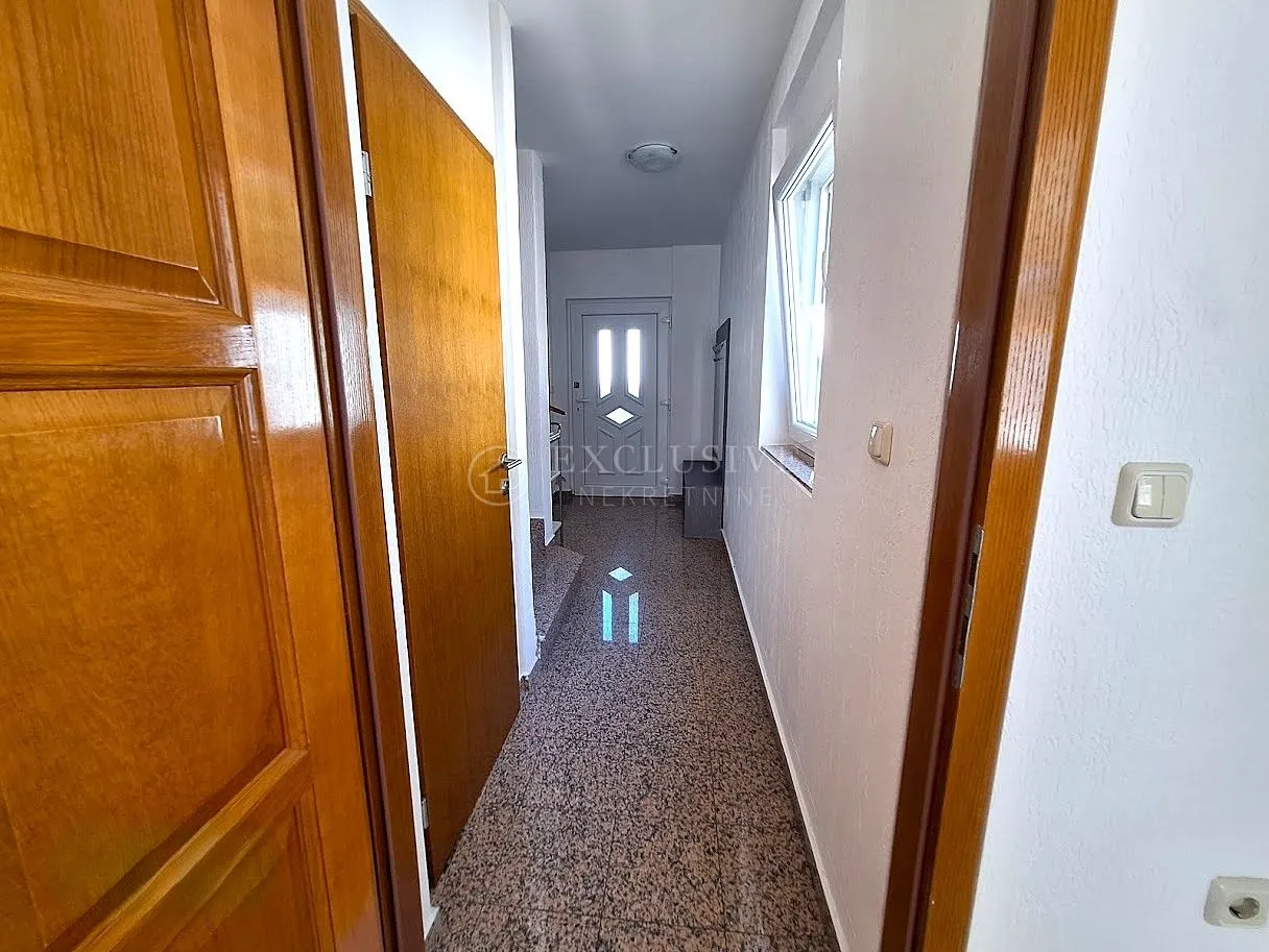 crikvenica - dvojna kuća s bazenom - slika 12