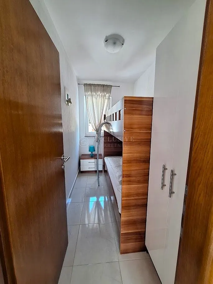 crikvenica - dvojna kuća s bazenom - slika 23