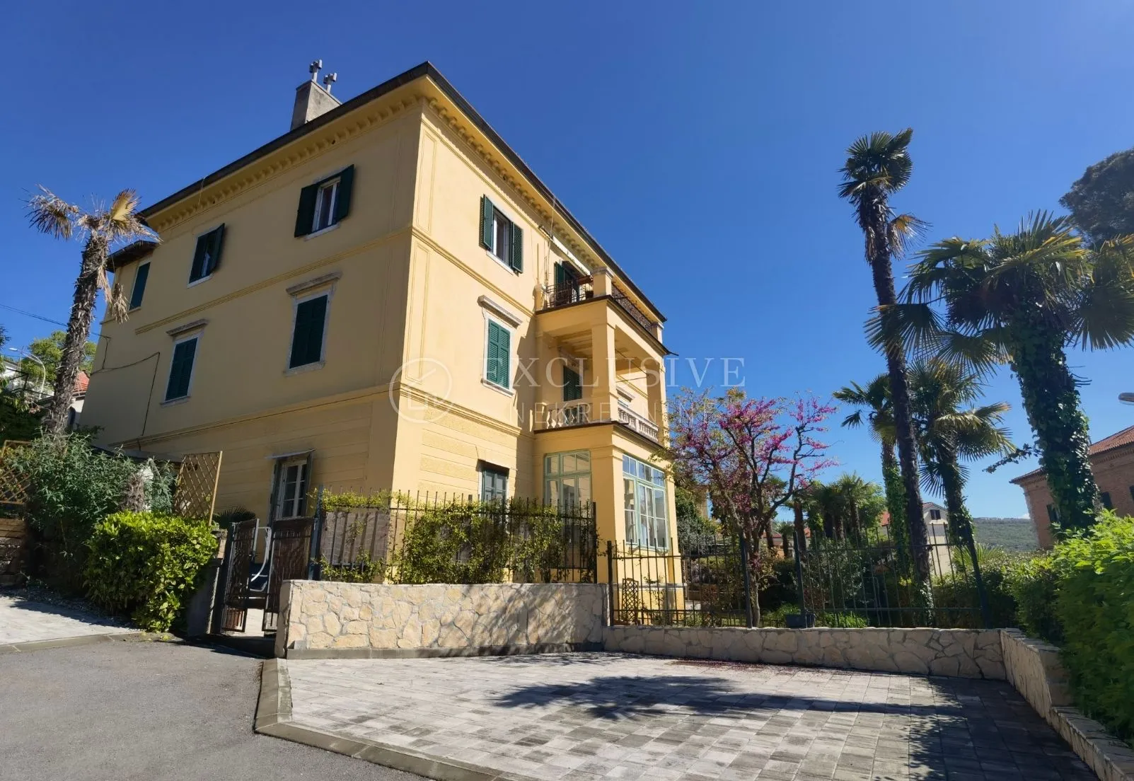 opatija - gospodski stan u villi s parking mjestom - udaljen 50m od mora - slika 2
