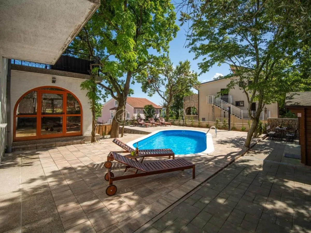 otok krk, krk - samostojeća kuća s bazenom - slika 27