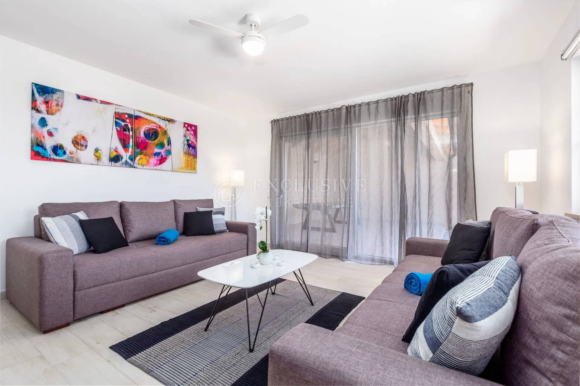 božanstvena rezidencija s villom i 6 apartmana - slika 27
