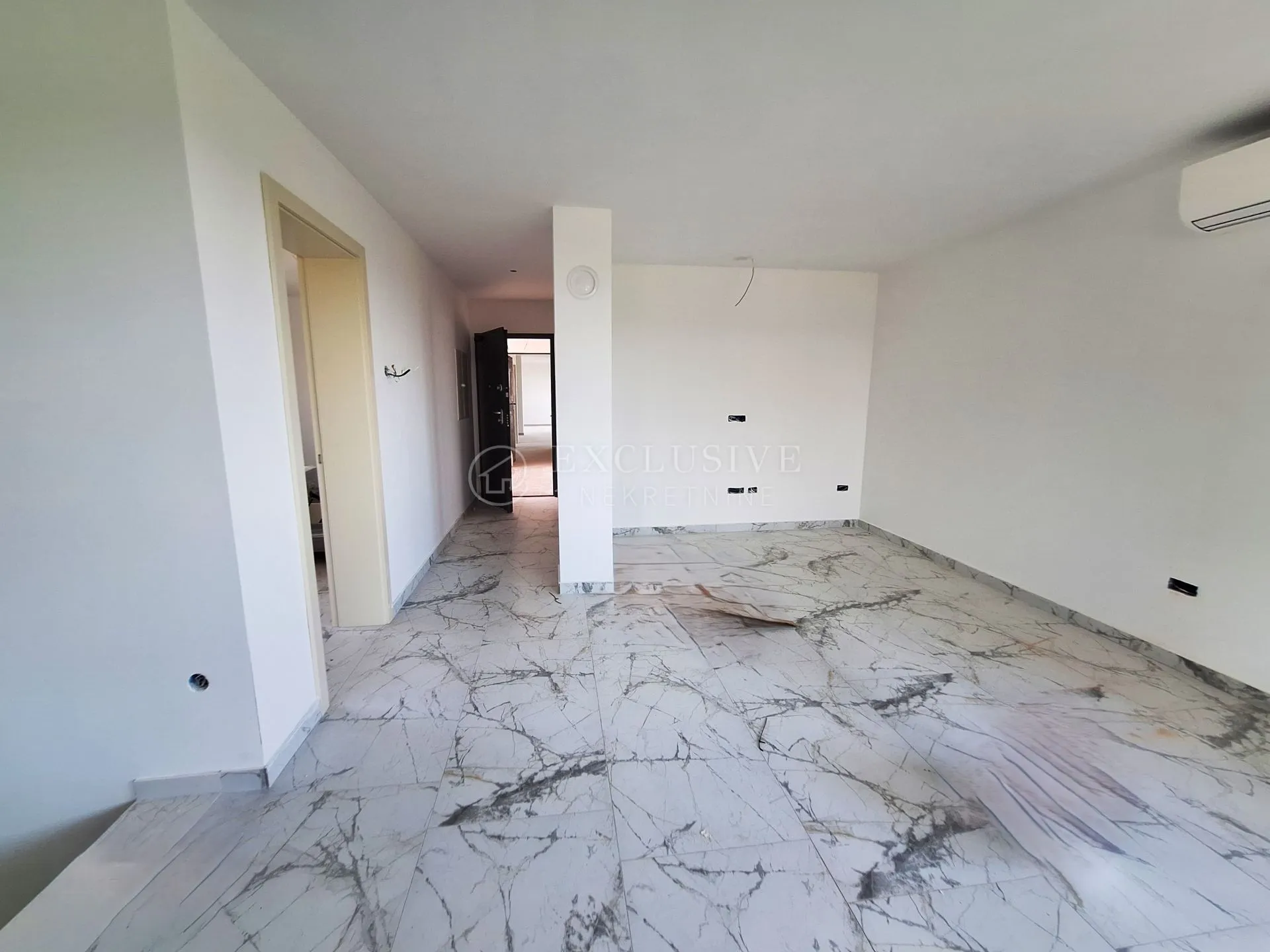 krk - prestižan dvoetažni apartman u novogradnji - slika 13
