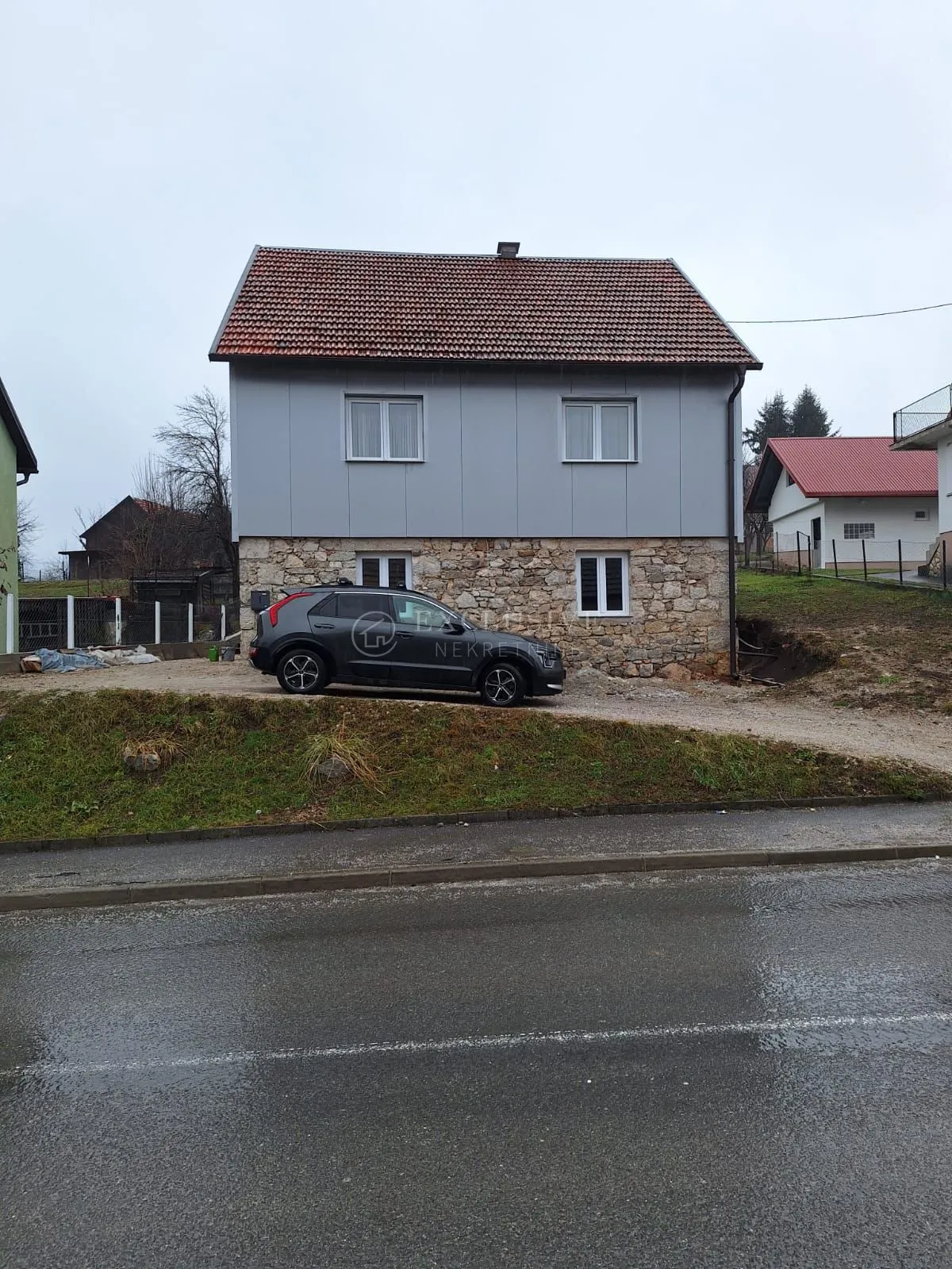 vrbovsko - rijetkost - sređena kuća sa lijepom okučnicom - slika 28