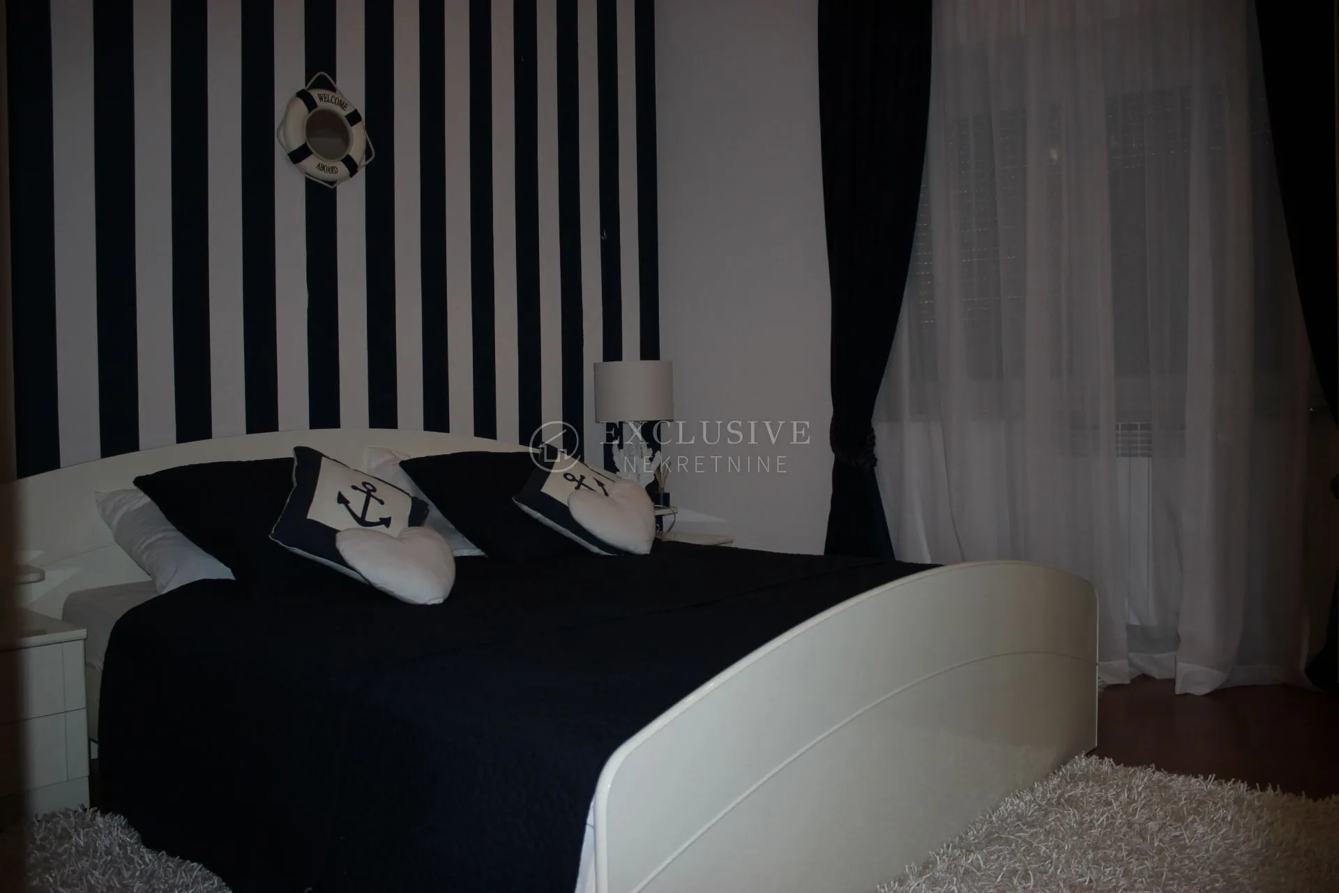 krk, vrbnik - prekrasna apartmanska vila u prvome redu do mora - slika 14