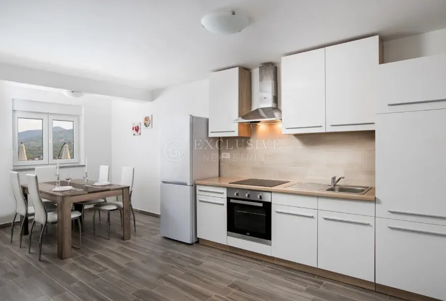 ičići dvoetažni stan 136m2 - slika 5
