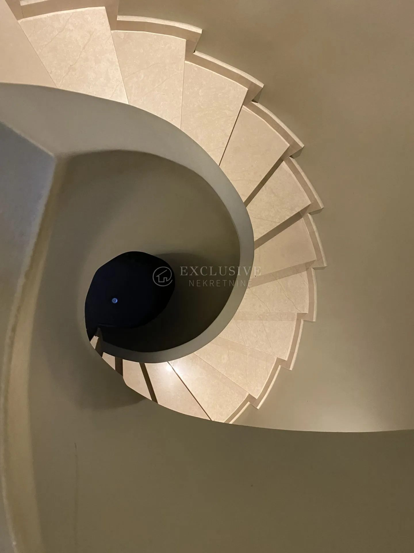 ekskluzivna villa na top lokaciji - slika 21