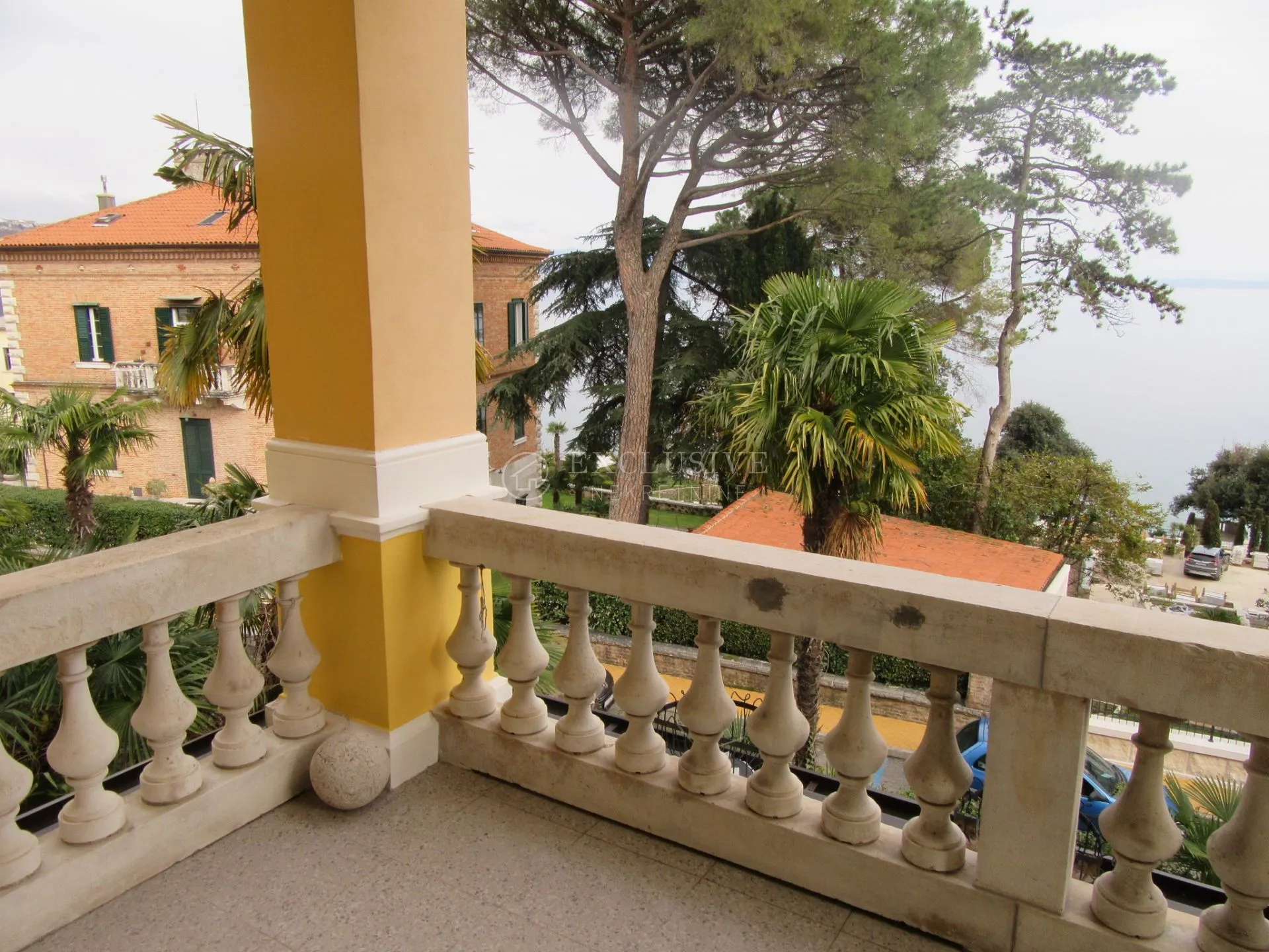 opatija - gospodski stan u villi s parking mjestom - udaljen 50m od mora - slika 27