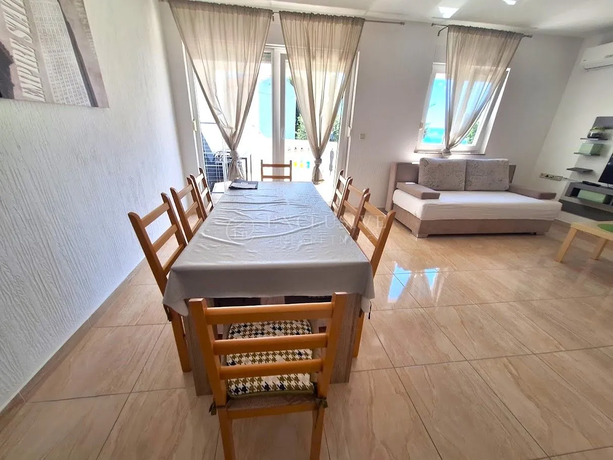 crikvenica - dvojna kuća s bazenom - slika 14