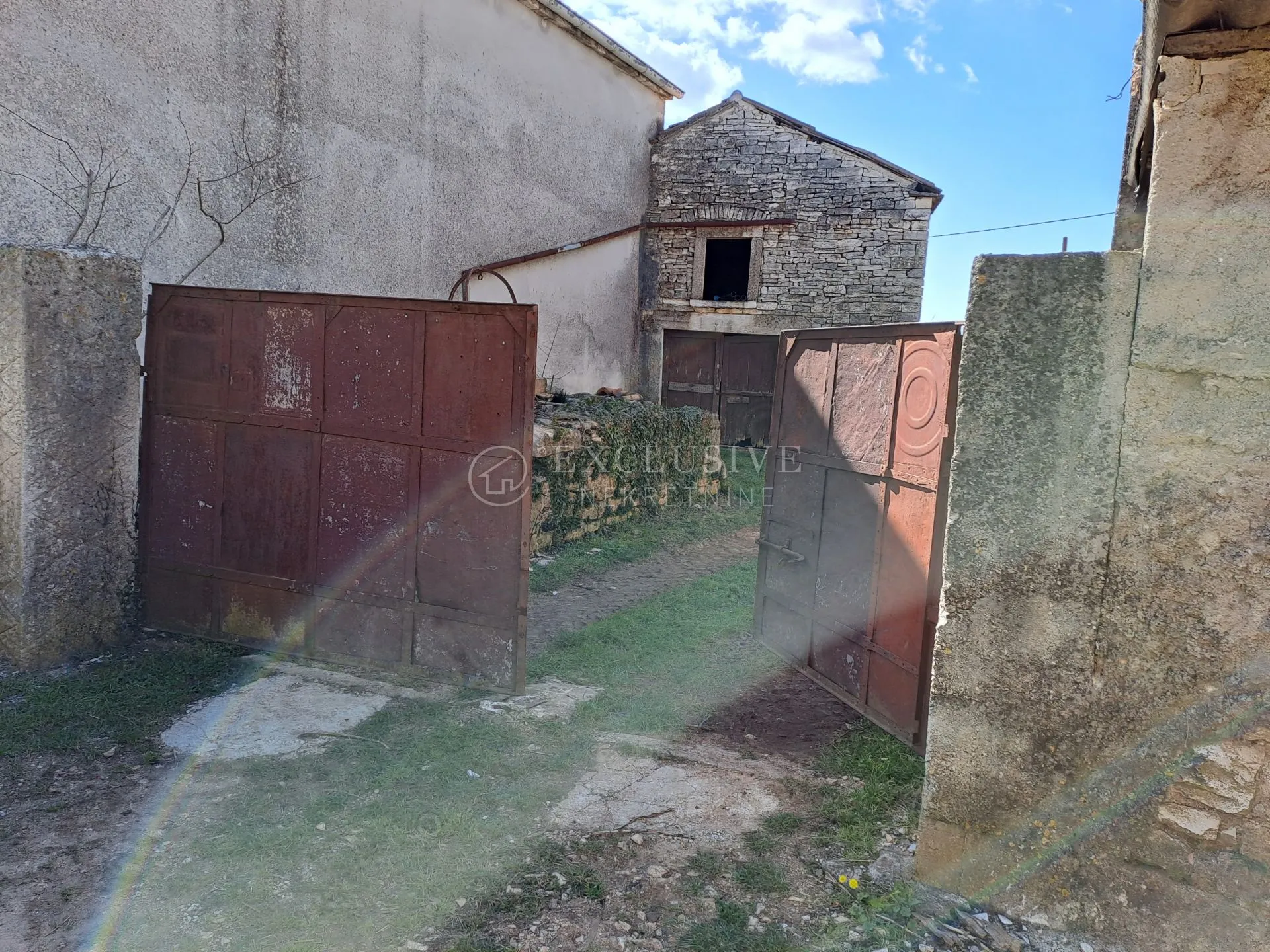 glavani, kuće starine 4 objekta sa 2000 m2 - slika 11