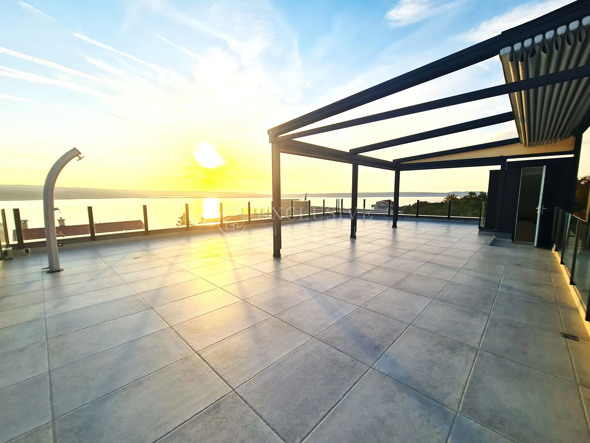 dramalj - predivni penthouse sa garažom i zasebnim apartmanom - slika 32