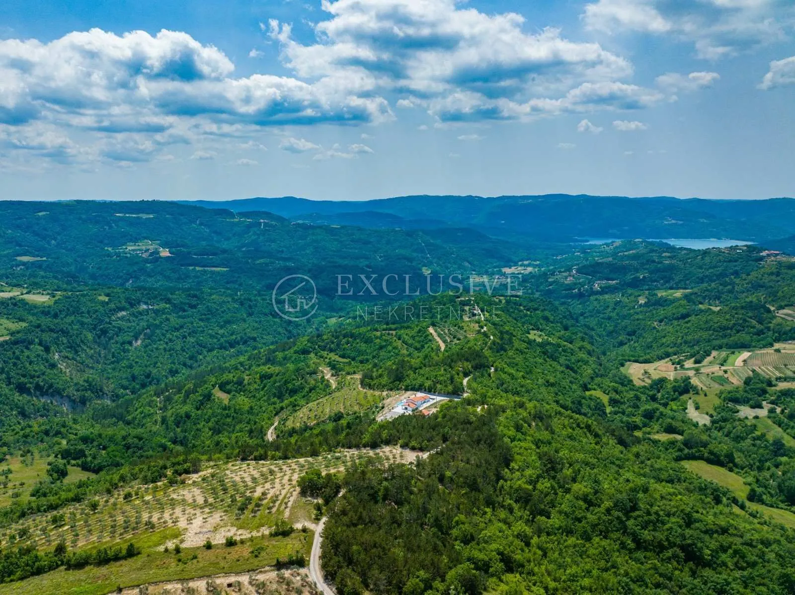 istra - hacijenda na osami s 20 000m2 okućnice !! - slika 10