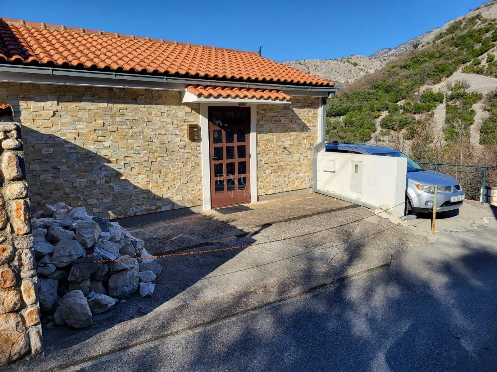 kuća, donja klada, 100m2 sa terasom 60 m2 i pogledom - slika 6