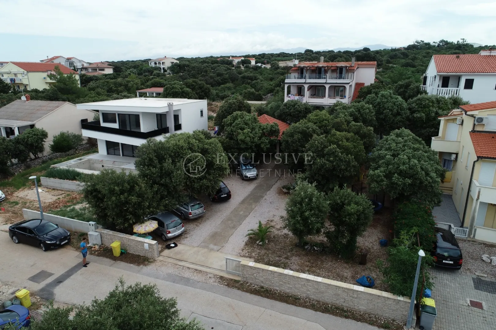 pag, mandre, kuća sa kategoriziranim apartmanima i okućnicom - slika 22