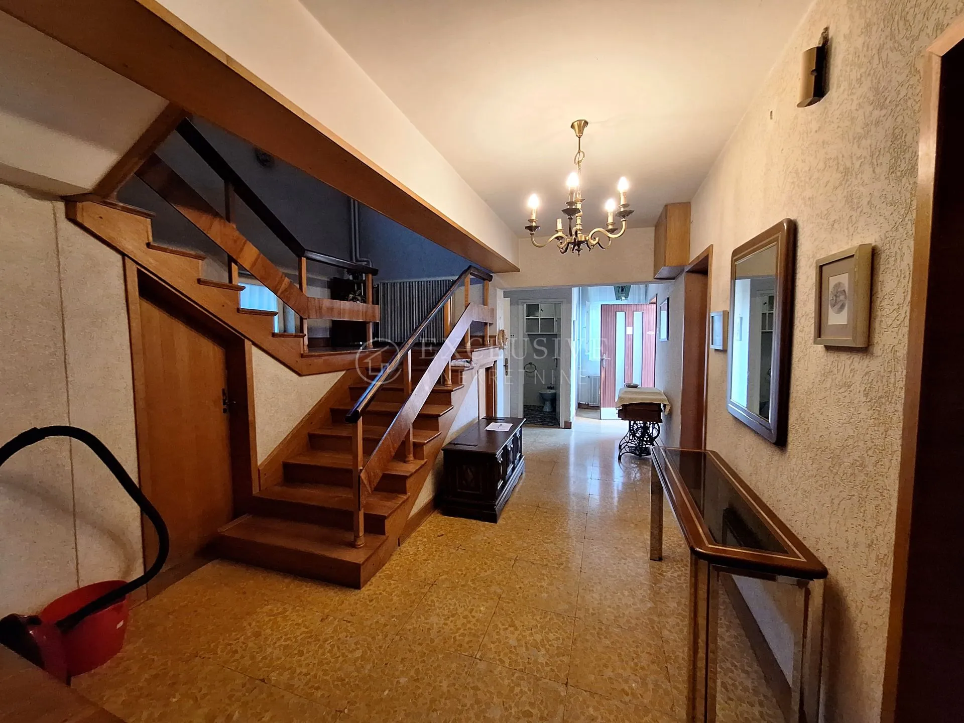 selce - vila na odličnoj lokaciji - slika 13